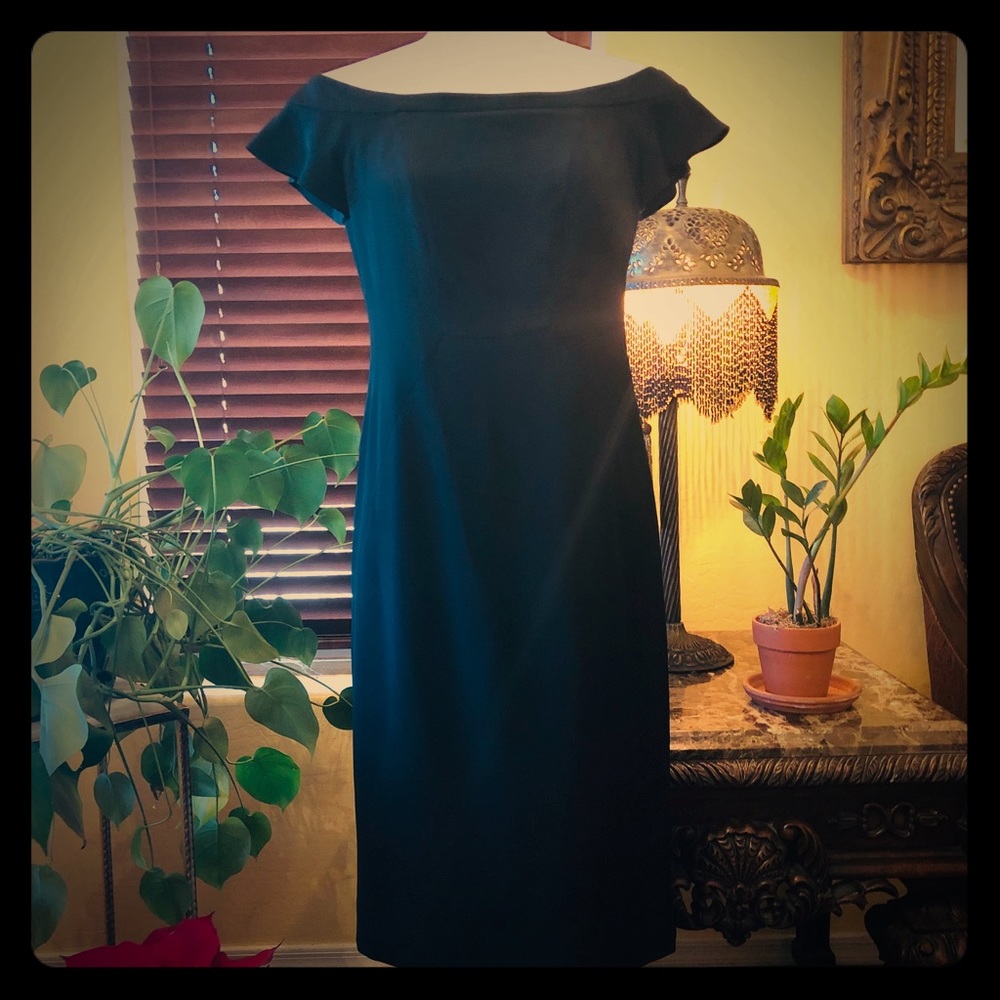 VALENTINO black used dress SiZe 8. Excellent